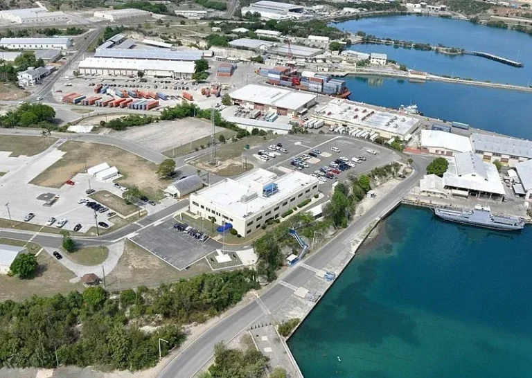 Grupo de direitos civis dos EUA processa governo Trump para impedir transferência de migrantes para Guantánamo